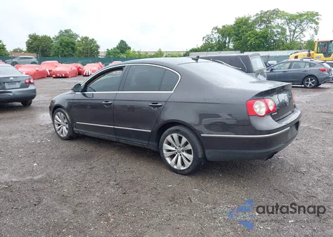2008 Volkswagen Passat Komfort z USA, uszkodzony, nr VIN WVWAK73C88P052203